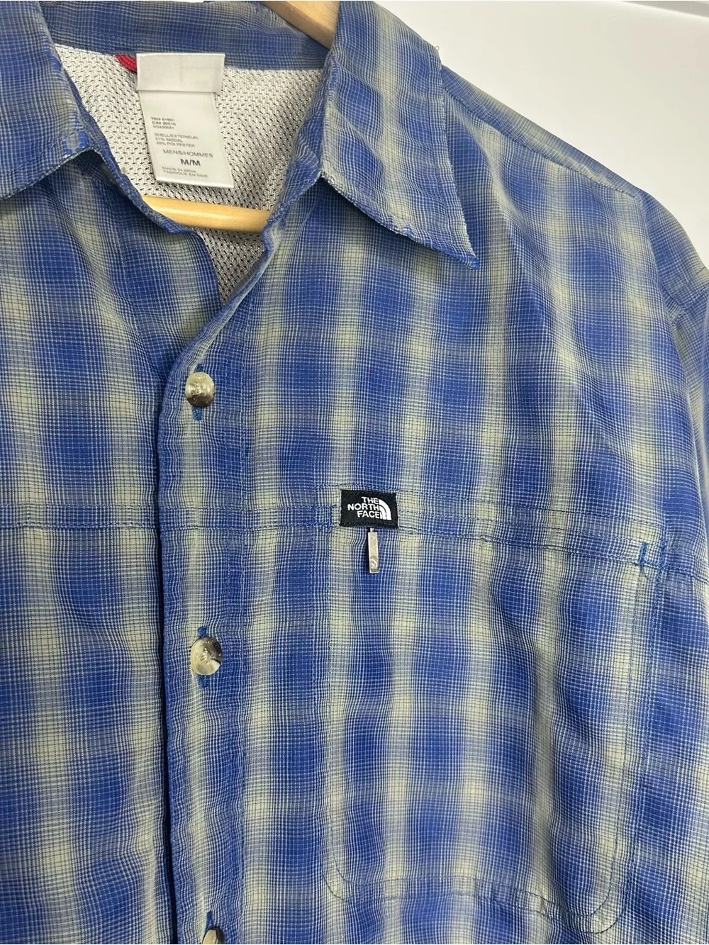 The North Face Blue Plaid Long Sleeve Button Up Shirt medium Zip Pocket hiking